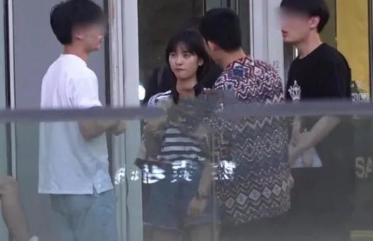 沈月恋情疑似曝光:本人发文否认揭到底怎么回事