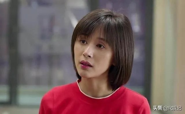 王子文高铁踩桌板是否应该被谴责？