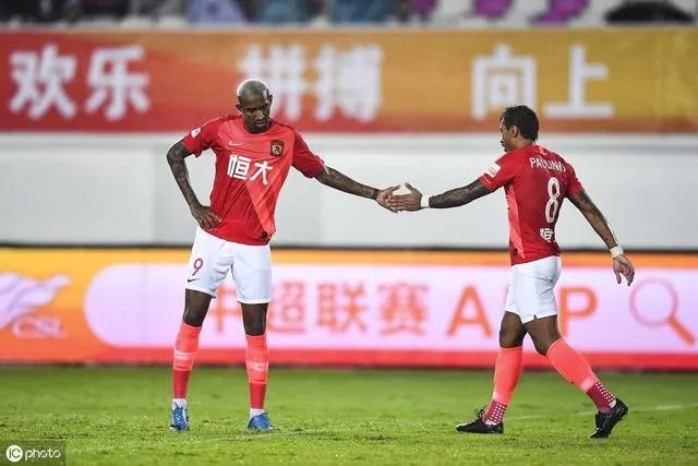 恒大2-0击败上海上港积分反超国安,上海上港此场怎么会错失这个机会?大家怎么看？