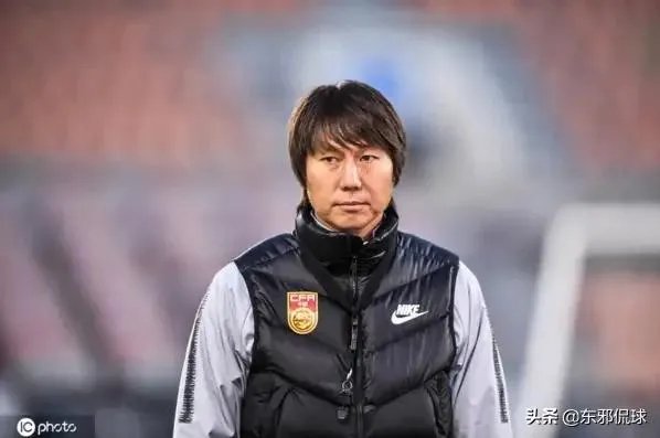 刚结束的东亚杯国足1：2落后日本队，你有什么看法？