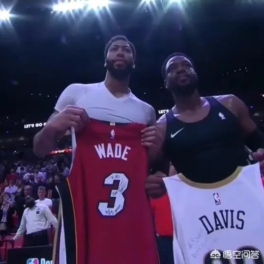 韦德这个赛季换了几件球衣了?都是跟谁交换的?