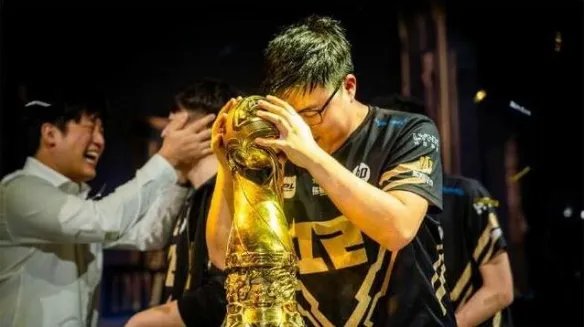 《英雄联盟》uzi和faker荣誉成就一览