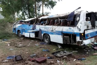 巴基斯坦一大巴撞油罐车致多少人遇难？