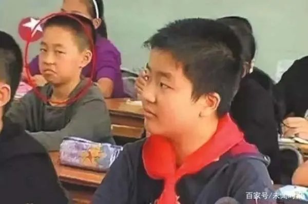 昔日的“五道杠少年”和“不屑弟”现状怎样？一个民办，另一个呢？