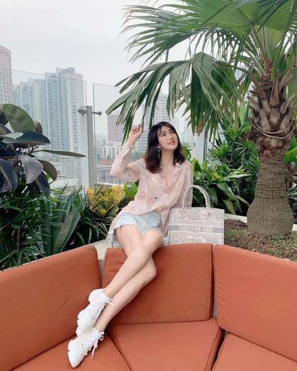 多方批评华为二公主姚安娜出道，她的出道为何不被众人看好？