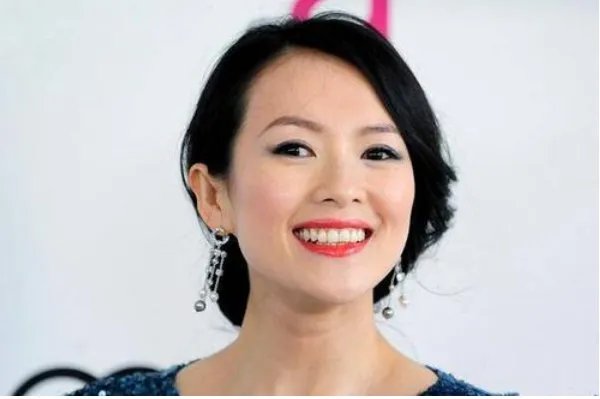 刘嘉玲和章子怡合照，两人合照，谁的气质略胜一筹？