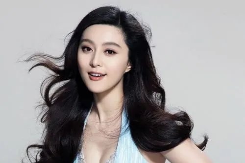 女子花费百万整容成为刘亦菲，娱乐圈有哪些行走的整容模板？