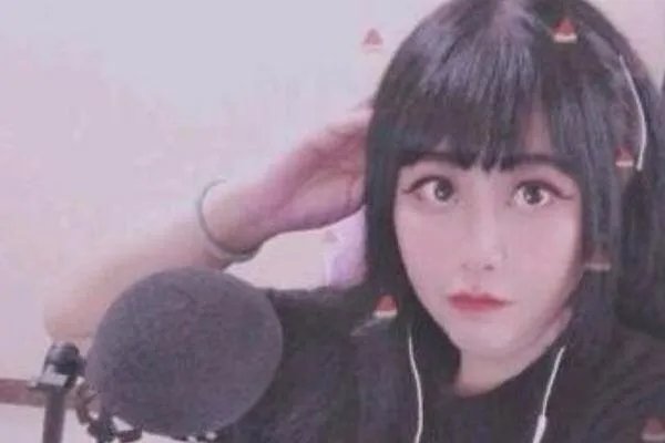 乔碧萝真名张X花，这是否间接证明她真的是一位大妈？