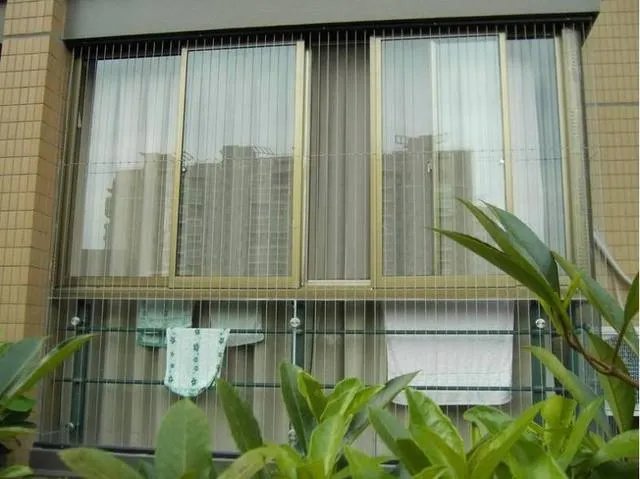 平开窗隐形纱窗安装步骤 平开窗清洁与保养