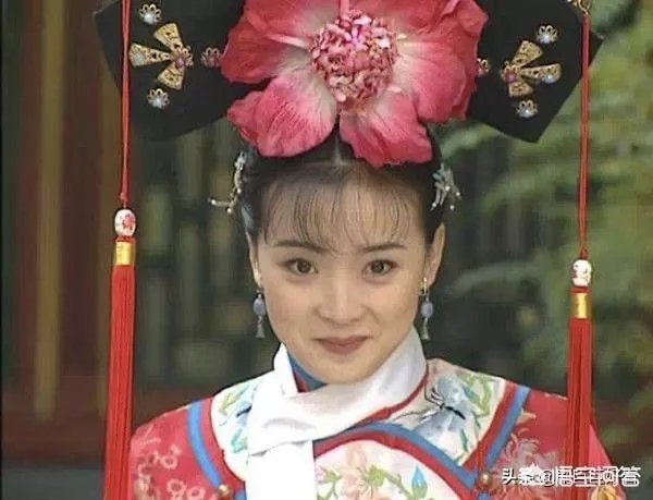 《还珠格格》的尔泰喜欢小燕子吗？