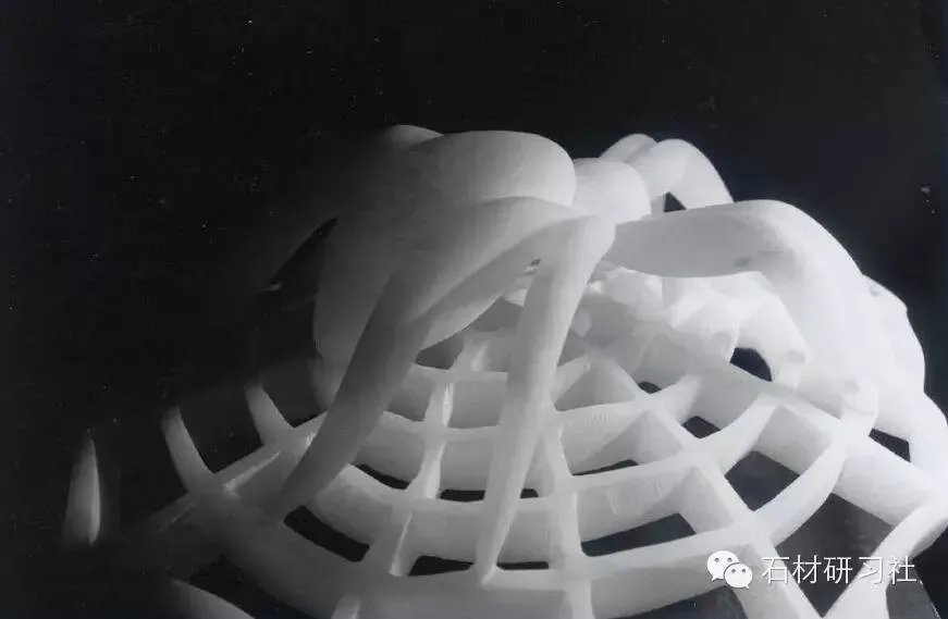 用大理石雕塑固定小动物精彩瞬间