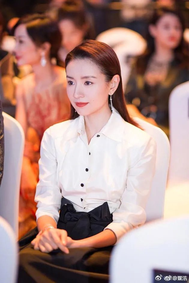 为什么说董洁是高开低走的谋女郎，她被造谣再婚产女为什么还挨骂？