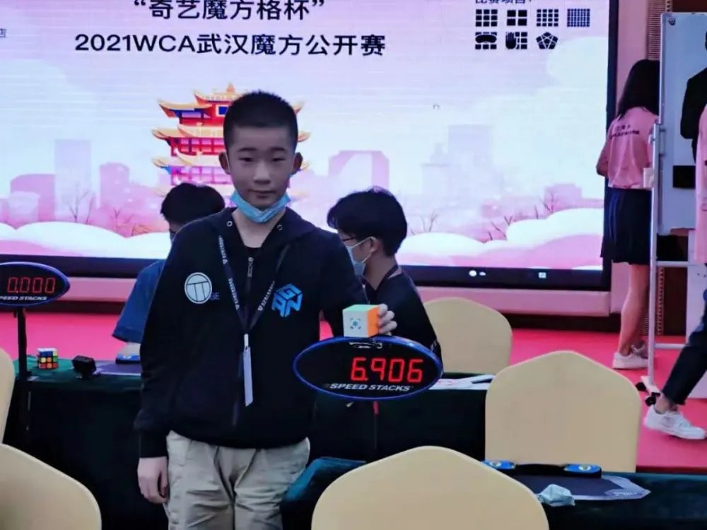 5秒48打破魔方世界纪录 浙江13岁男孩上热搜