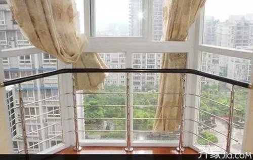 窗户防护栏怎么做 阻住危险留住浪漫
