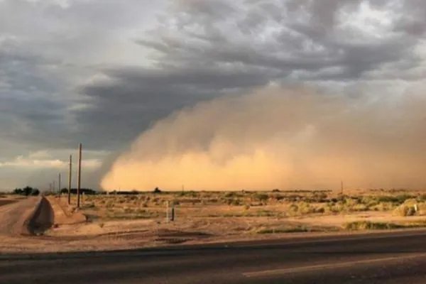 内蒙古包头因沙尘紧急停课，沙尘天气的起因是什么？