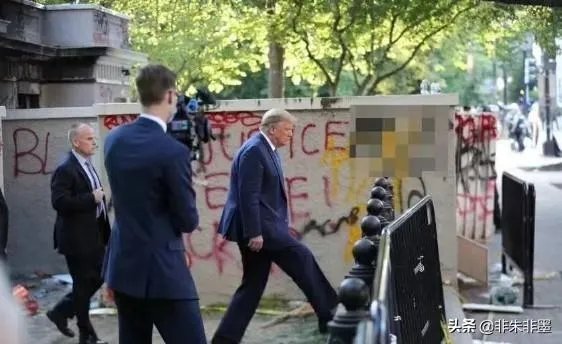 如何看待美国最大国旗被雷劈断，华盛顿纪念碑也遭雷击呢？