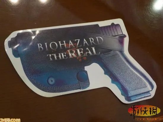 碉堡！生化危机主题公园带你体验真实版打僵尸