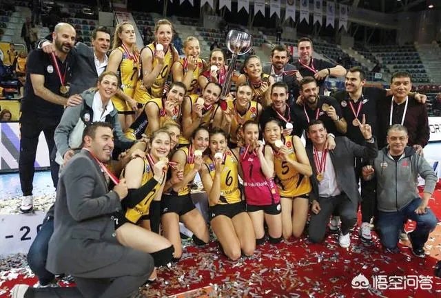 土超女排豪门瓦基弗银行队正式官宣朱婷续约，四大主力留队，如何看待朱婷的选择？