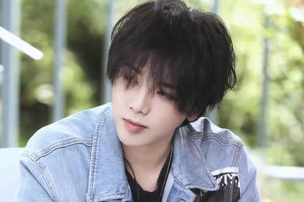 华晨宇和《花儿朵朵》总冠军汪小敏谈过恋爱，他都有过哪些情史