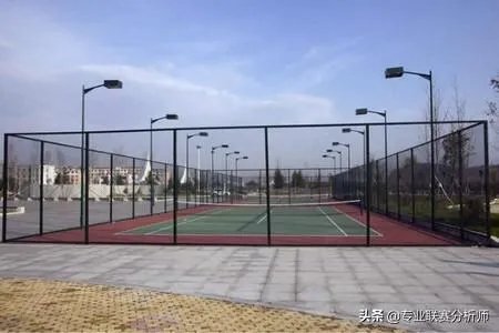 如何辨别体育场围栏网的材质与特点？