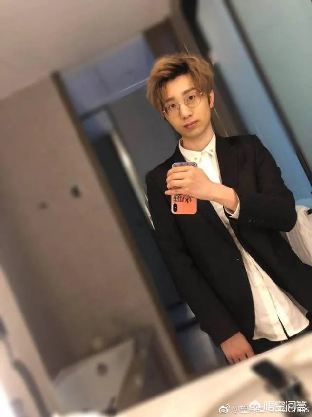 YTG正式官宣:“望月草卸任主教练一职”,estar粉丝艾特自家官博建议引入,你怎么看?