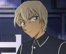 柯南710集中出现的那个银色头发的人是谁？