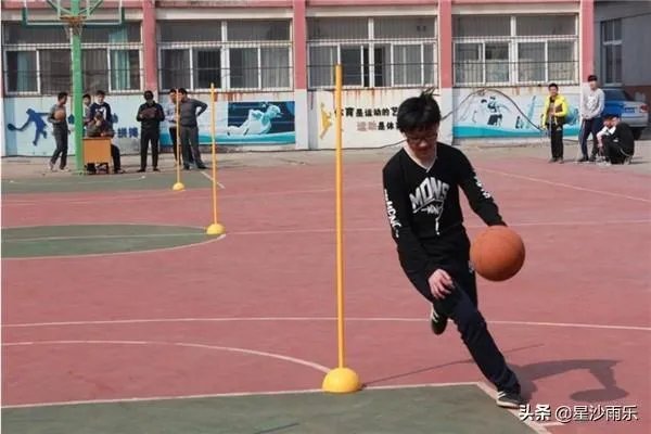 中考体育篮球运球技巧带视频讲解？