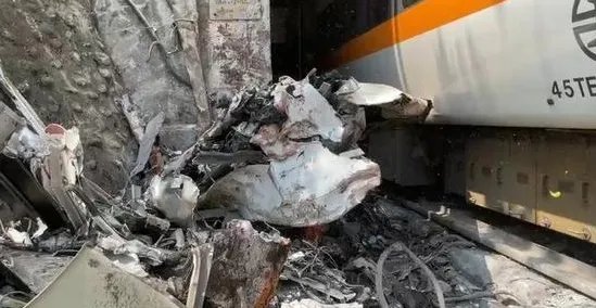 3D还原台铁列车脱轨