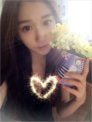 PLU游戏娱乐传媒主持人 美女主播小悠私人生活照