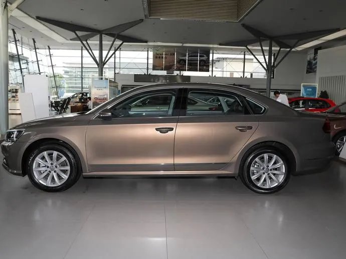 奥迪油电混合动力车上什么牌,奥迪Q5混合动力版性能如何及其简介