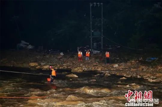 十堰：三人遭洪水围困，无人机辅助救援, 你怎么看？
