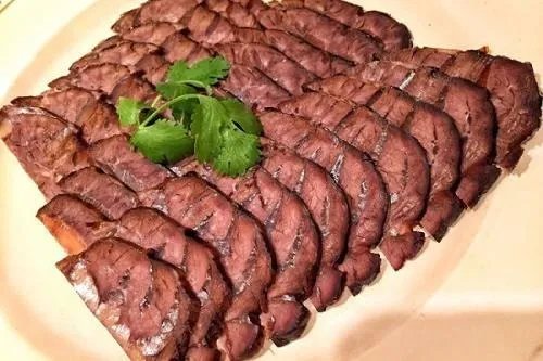 牛肉价格很贵，为什么超市的酱牛肉却很便宜？