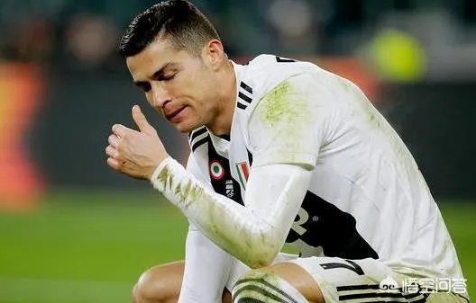 尤文1-0罗马，C罗1分钟连失2必进球气得直踹门柱，赛后罕见低分，你怎么看？