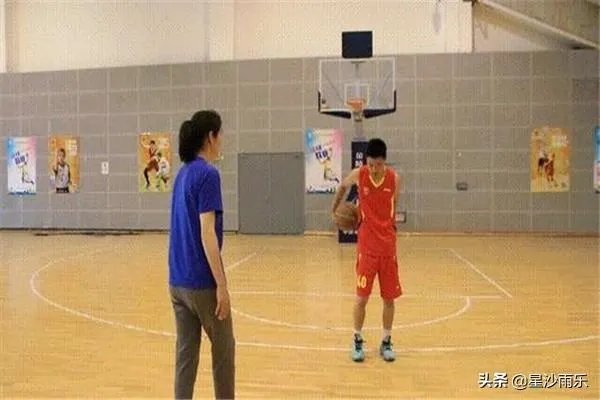 中考体育篮球运球技巧带视频讲解？