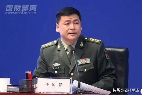 山东舰最新海上训练，看到歼-15上舰，还有多久形成战斗力？