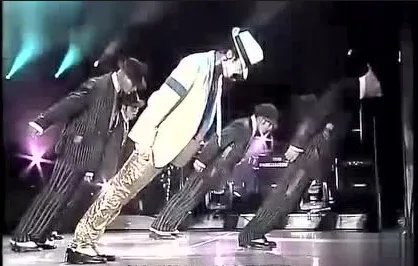 迈克杰克逊那个45度倾斜怎么做到的