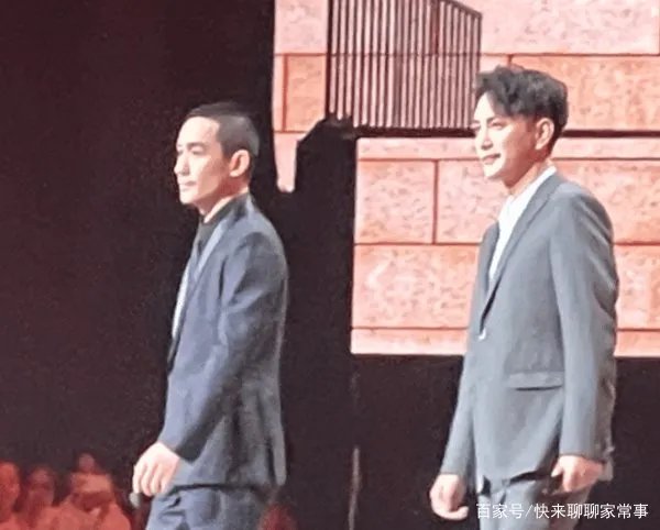 袁姗姗现身湖北七一晚会，生图抗打镜头朱一龙的造型却吸引到我，你怎么看？