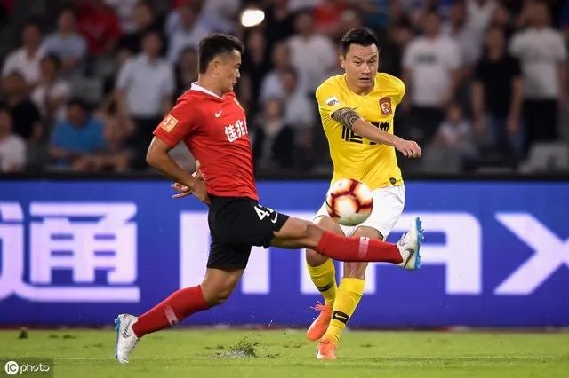 恒大2-0击败上海上港积分反超国安,上海上港此场怎么会错失这个机会?大家怎么看？