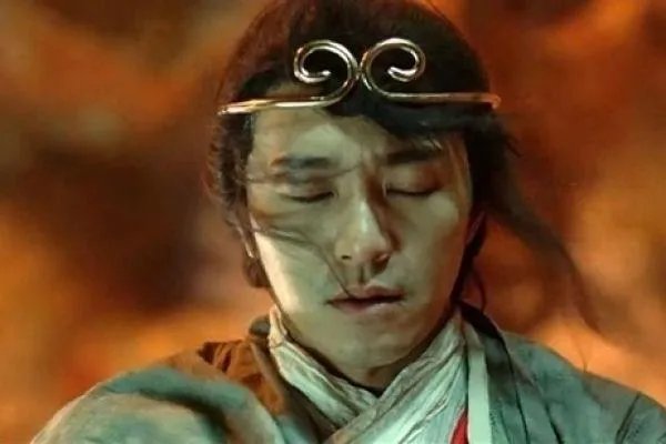 邓兆尊身价数亿却心甘情愿跑到TVB跑龙套，有哪些龙套逆袭的男演员？