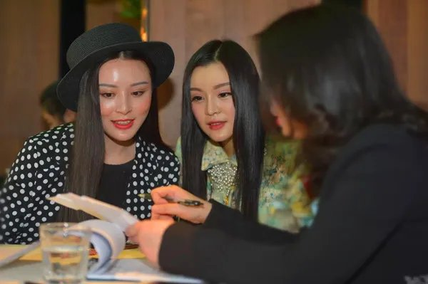 女子相亲带来4人吃掉5000元，你遇到过类似的奇葩人物吗？