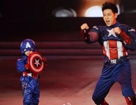 快乐大本营kimi林志颖登台 父子二人互动超有爱