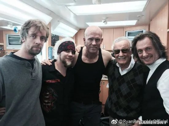 《死侍2：我爱我家》斯坦李彩蛋海报公布 “贱贱”演员晒合影缅怀