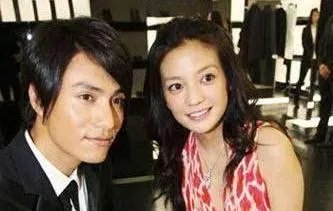 赵薇感情出现危机，被曝和绯闻男友一起回家过夜，她真的离婚了吗？