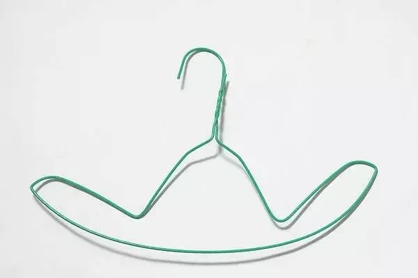 家里的衣架还能这样用？方便实用又好玩！