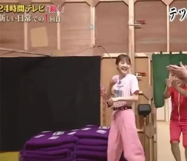 佐佐木希上搞笑节目为渡部建应援，这是在破离婚传闻吗？