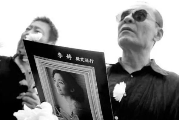 曾独自抗癌9年的李婷去世,她当初患癌为何不告诉家人?