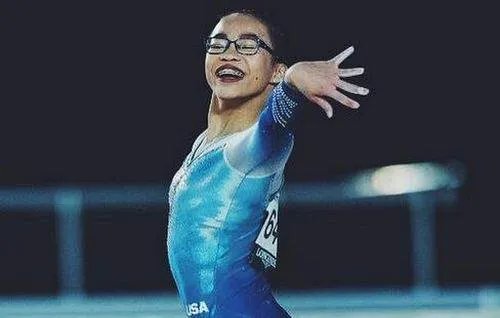 华裔女孩惊艳世锦赛是真的吗？