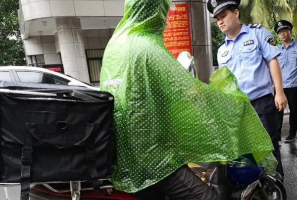 越来越多高校禁止外卖进入，外卖对大学生有哪些坏处？