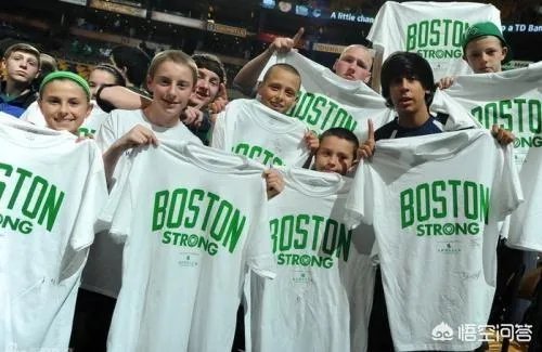 绿军落后22分，球迷们全场站起来为球队打气，怎么评价波士顿球迷？