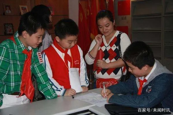 昔日的“五道杠少年”和“不屑弟”现状怎样？一个民办，另一个呢？